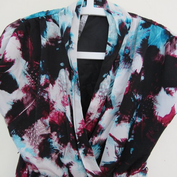 Kensie Faux Wrap Dress - Floral (White Black Red Blue) - Picture 5 of 9